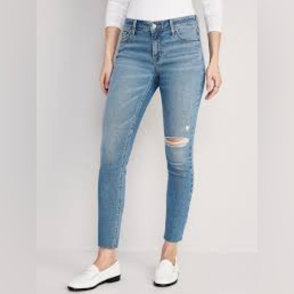 Old Navy Pants - Old Navy Women’s High Rise Distressed Blue Jeans Size 6